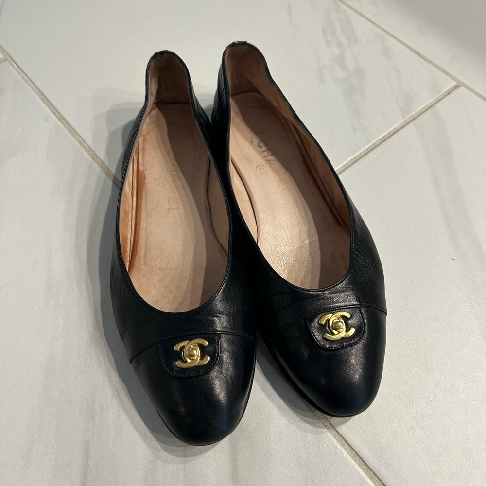 Vintage Chanel Turnlock Flats